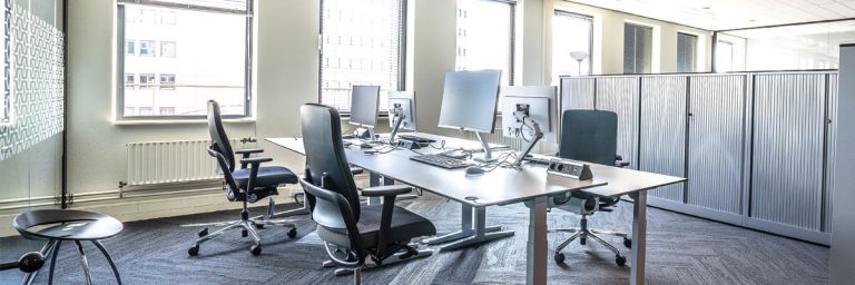 Cómo debe ser una silla de trabajo: aspectos clave para elegir la adecuada